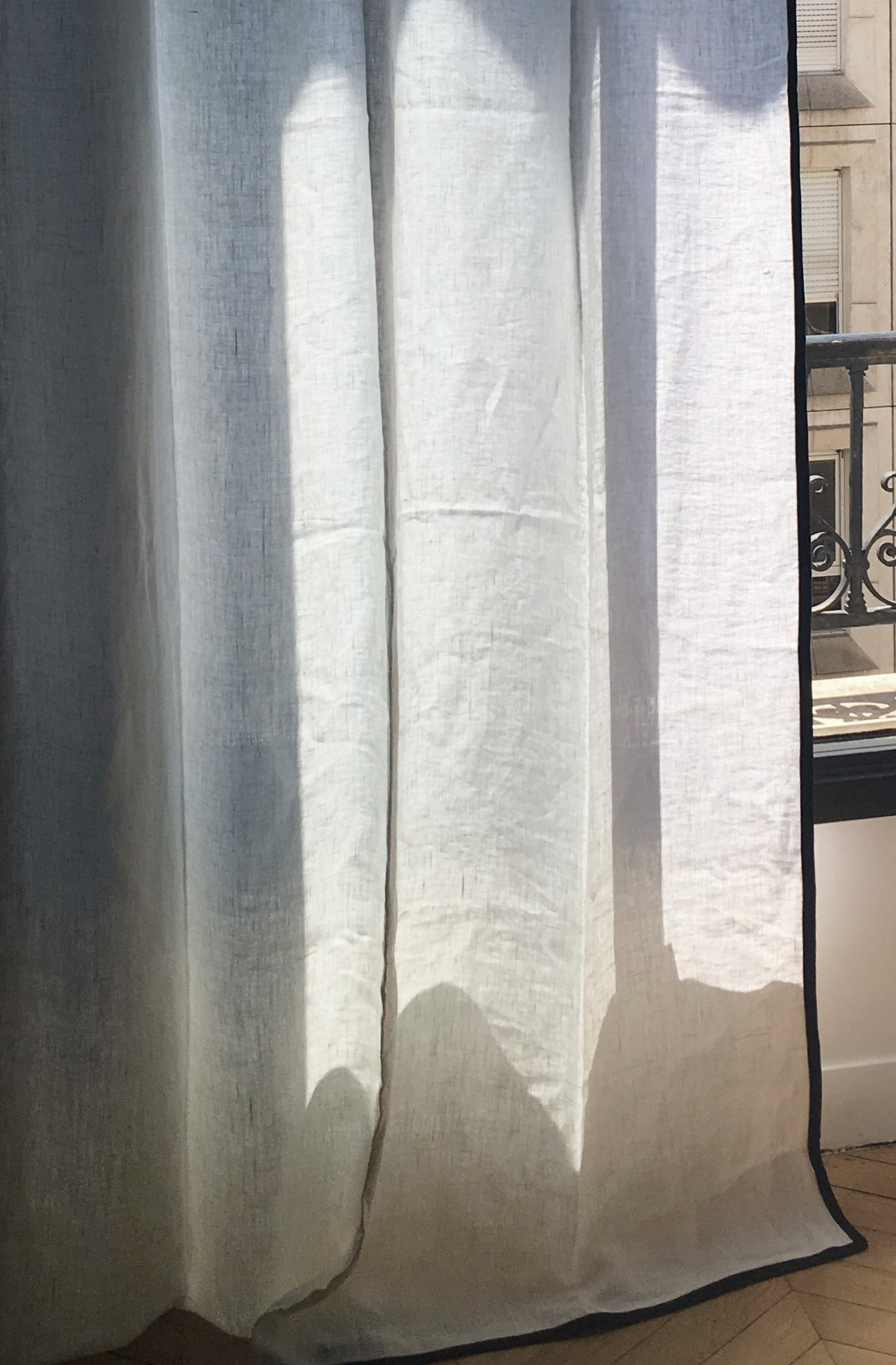 Rideau et voilage blanc pour un intérieur lumineux - Blog Decoboutique